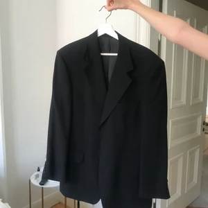 Svart oversize kavaj - Oversize kavaj, jätte bra kvalite. Köpt vintage! Använd en gång 