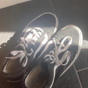 vans ⚡️🤍☮️💖🖤 - säljer vans i storlek 36/37, inte jätte andvända🤍⚡️