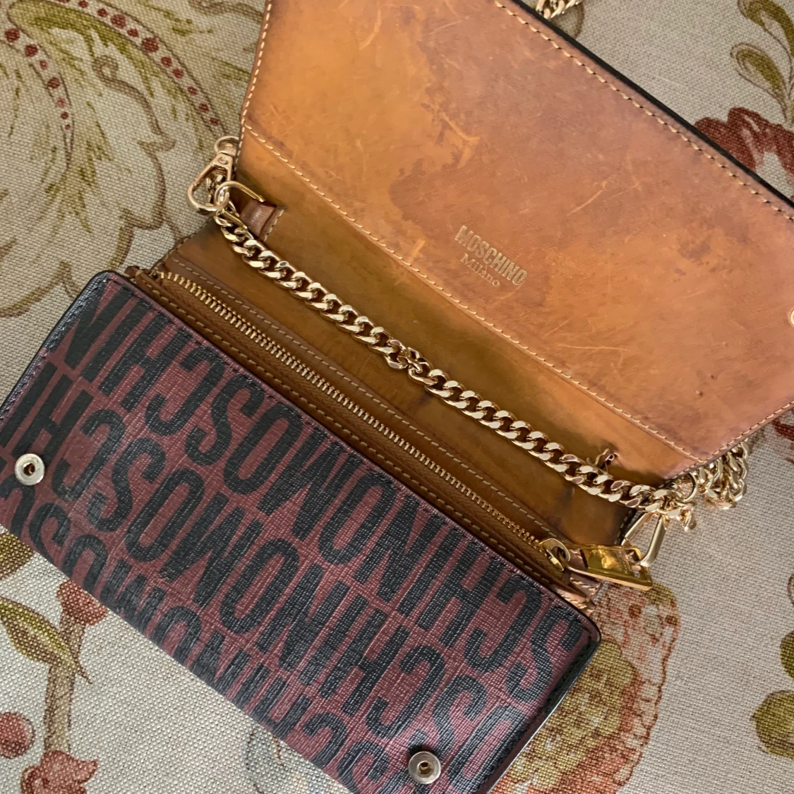 Moschino handväska  - 90