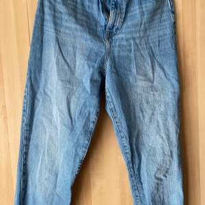 Jeans från ASOS raka jeans storlek 40 för stora på mig och de kommer inte till användning köpa för 399kr kunder stor för leveransen  
