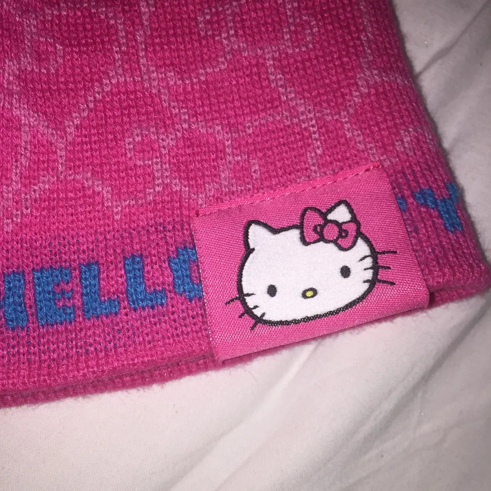 Söt rosa hello Kitty mössa som passar ett normalstort huvud, kan mötas upp i Stockholm <3. Accessoarer.