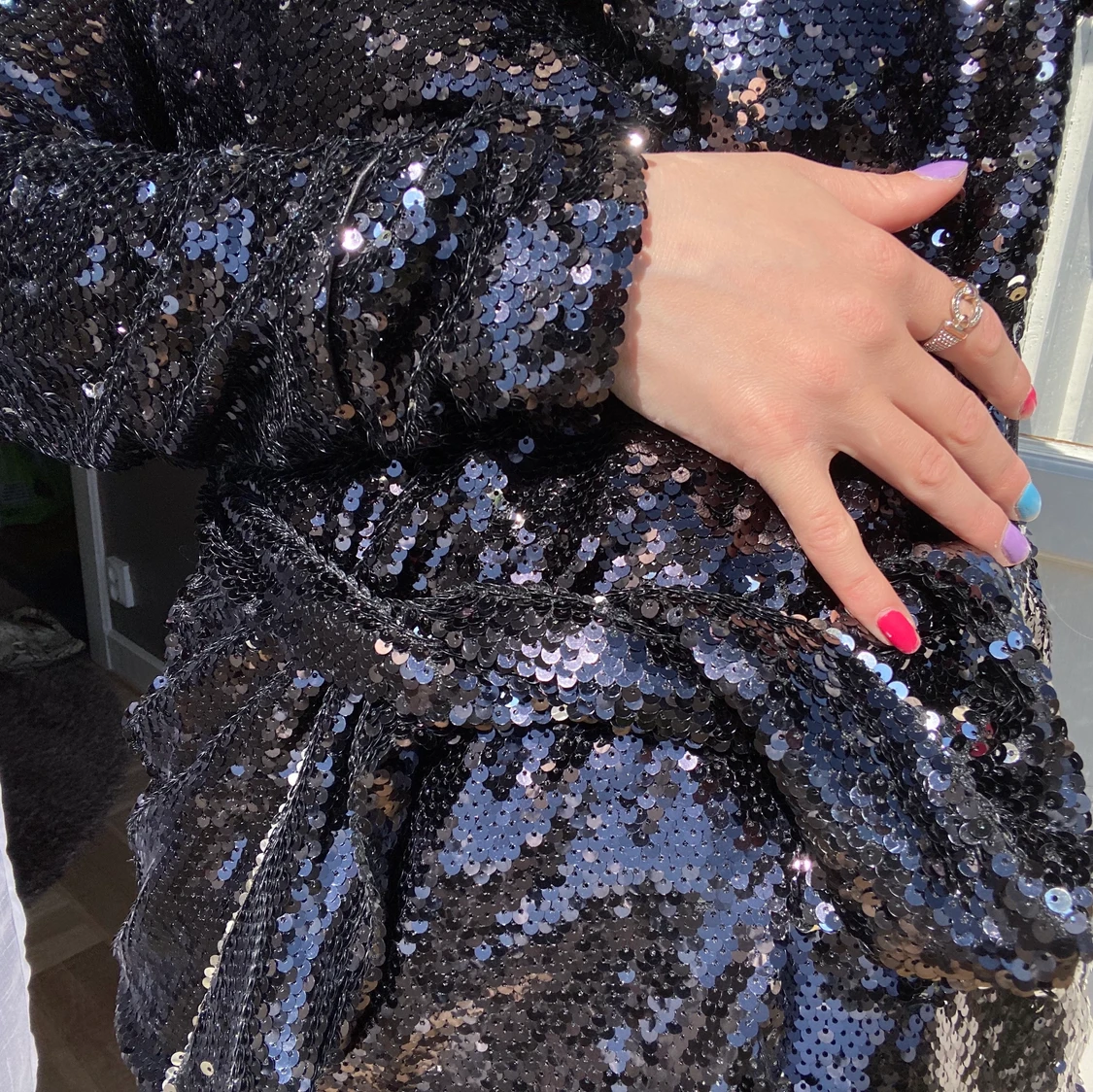 Glittrig blazer från NA-KD