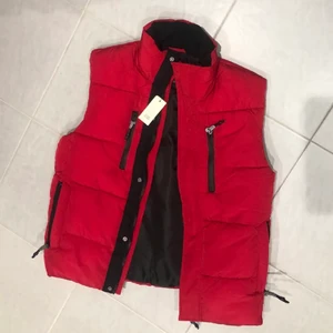 Röd Dunväst - Såld