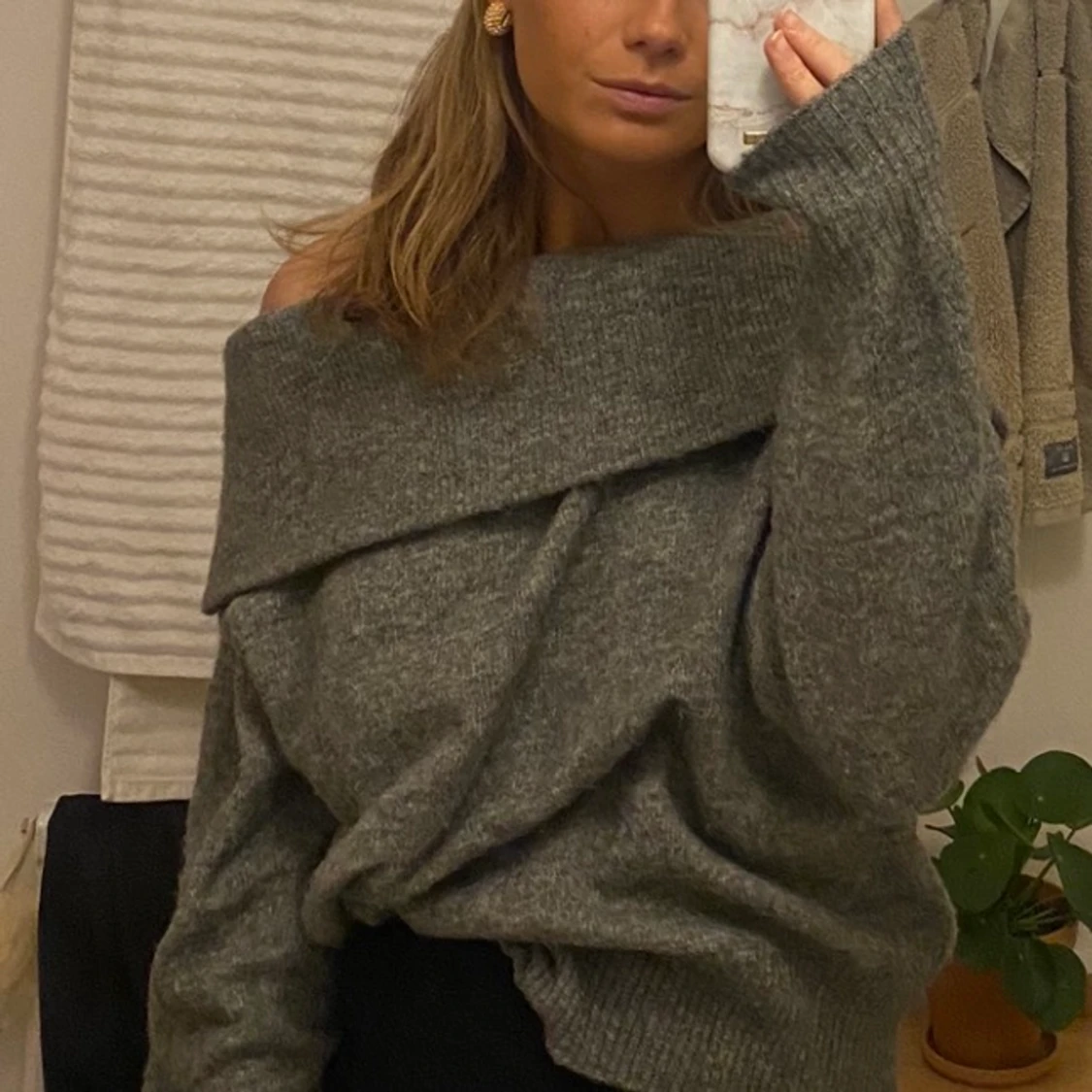 Offshoulder tröja