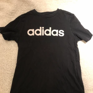 Adidas tröja - T-shirt från adidas, storlek xs, 50kr
