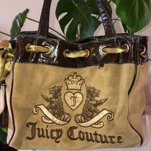 brun juicy couture väska i ganska bra skick