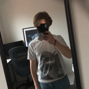 Tupac t-shirt - Tupac t-shirt köpt på junkyard i höstas. Tröjan är ganska använd men är i ett bra skick