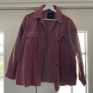 Rosa jacka - Superfin rosa manchesterjacka från zara, använd ett fåtal gånger