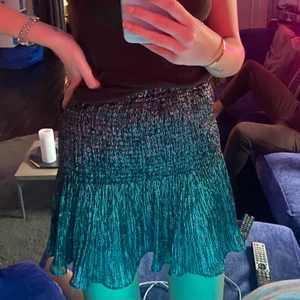 ZARA KJOL <3 - Säljer denna fina kjol från zara, knappt använd så den är i väldigt fint skick, storlek S 💖 Köparen står för frakt! 