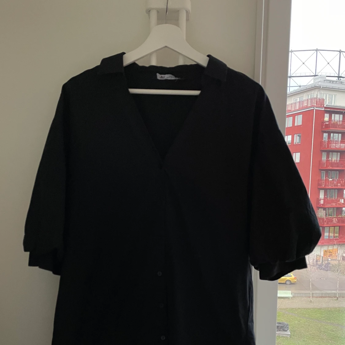 Puffy arm svart klänning  - 91