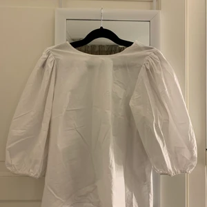 Topp - Jättefin topp från hm, bra naterial och håller sin form superbra, använd max 1 gång