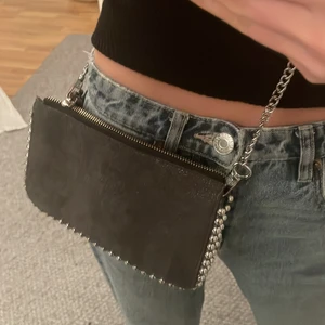 Väska - Denna väska ifrån Zara. Använd men bra skick. Går att byta band. 66kr frakt!