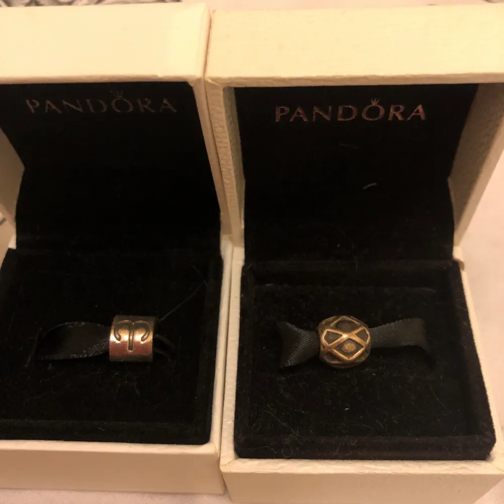 Pandora charms comes in original box & bag silver s925ale prices are from £20 each or will do bundle deals . Accessoarer.