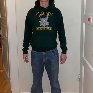 College hoodie - Mörkgrön college hoodie köpt i USA💕. Storlek M. Men passar även S💓