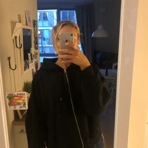 Weekday Zip up hoodie - Pris kan diskuteras. Samfraktar gärna så kolla gärna in mina nadra produkter. 