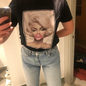 Supercool tisha - Riktigt höftig limiter edition T-shirt , går att få i medföljande box på begäran