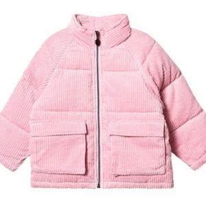 Stella McCartney jacka - Säljer denna snygga Stella McCartney jacka då den inte kommer till användning💕💕💕Knappt använd💕💕Passar som en S-M. Ursprungspris 2500 kr 