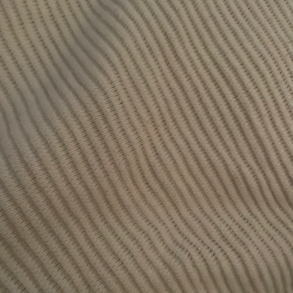Säljer en helt oanvänd stickad tröja med så fin textur. Från Åhléns i storlek xs. Tröjor & Koftor.