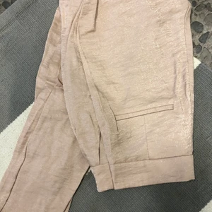 Kostymbyxor  - Super fina kostymbyxor, något skimriga i färgen. Perfekt till nyår kanske 😍 passar mig som är ca 164