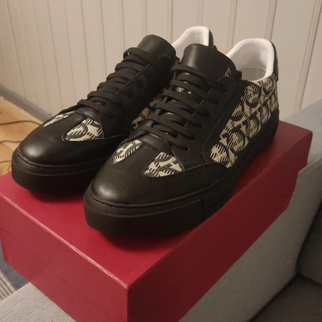 Salvadore Ferregamo sneakers storlek 42 - 90