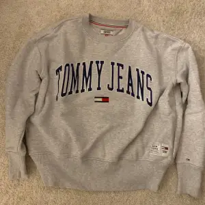 Sweatshirt från Tommy hilfiger i fint skick. 