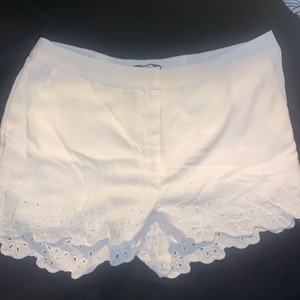 Benvita shorts - Benvita shorts från BIKBOK. Gott skick. Storlek L.