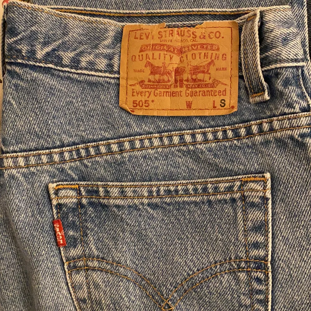 Low waisted jeans från levi’s (505). Köpte från en vintage affär. Knappt använda. . Jeans & Byxor.