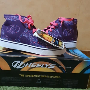 Heelys rullskor  - Heelys rullskor. Helt nya och oanvända rullskor. ord.pris 750