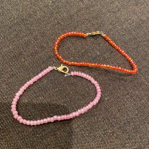 Armband  - Sötaste armbanden i trend, rosa och skimmer med Guld detaljer perfekta till dig själv eller kanske till någon du tycker om frakten ingår 