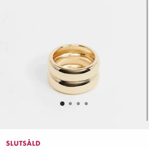 Smycken  - Super fina ringar och smycken som är riktigt trendiga nu super fina presenter eller julklappar eller till dig själv lyfter en hel outfit 🥰🥰