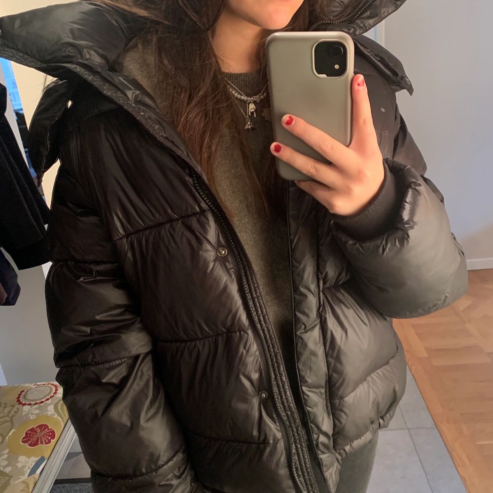Så fin bikbok jacka köpt förra året. Den är i bra skick. Passar en storlek s/m kontakta för fler bilder. Jackor.