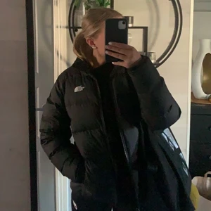 The north face jacka - Instressekoll på en svart The north face jacka, typ storlek s💘💘💘 köpare står för frakt