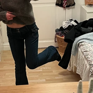 brandy jeans - agatha jeansen från brandy melville :) köpte för ca 400 euro på deras hemsida men de är tyvärr lite stora på mig :( använda ett par gånger! storlek S