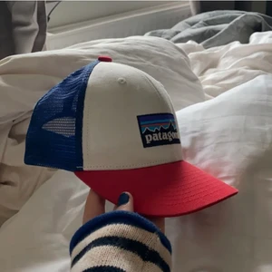 Patagonia keps köpt i somras  - Den är andvönd några gånger hör av er om ni har några funderingar ❤️lånad bild 