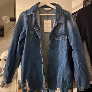 Denim hunter blå jeansjacka - Blå jeansjacka från denim hunter. Aldrig använt med prislappen på. Original pris 1100 kr