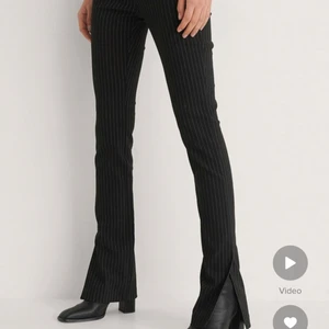 Nakd  - Säljer dessa snygga och sköna kostymbyxor från nakd, säljer då dom är lite för långa på mig som är 160. 