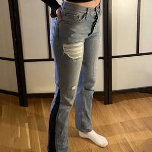 Omdesignade och omgjorda jeans, storlek S.
