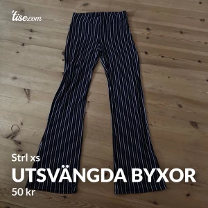 Utsvängda byxor strl xs - Säljer dessa fina utsvängda byxor för dom inte passade.