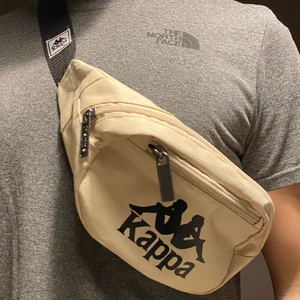 Kappa axelväska - Beige väska från kappa, använd enstaka gång