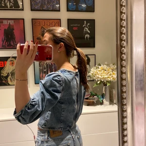 Jeans tröja  - Super cool jeans tröja! Knappt använd. Budgivning om fler är intresserade. Köpare står för frakt! 💙