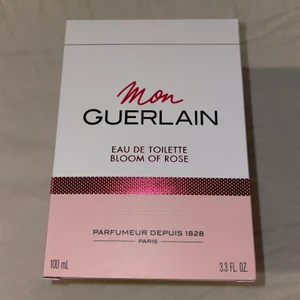 GUERLAIN Mon Guerlain Bloom Of Rose EdP  - (Bild 2 från kicks) Bloom of rose 100ml. Kostar just nu 1640 kr på Kicks. inte min doft, säljes för 600kr eller bud.  