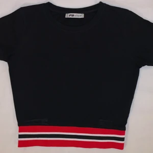 Crop Top  - Crop Top 