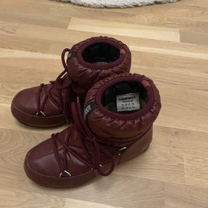 Moon Bott stl.36 - Stövlarna är sparsamt använda och i gott skick.Säljes pga fel storlek.                                  