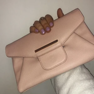 Handväska  - Rosa handväska för 50kr+ frakt. ( OBS PRIS KAN DISKUTERAS)