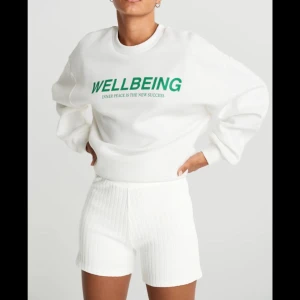 ✨Sweetshirt✨ - Från Gina Tricot. Använd men i fint skick❤️