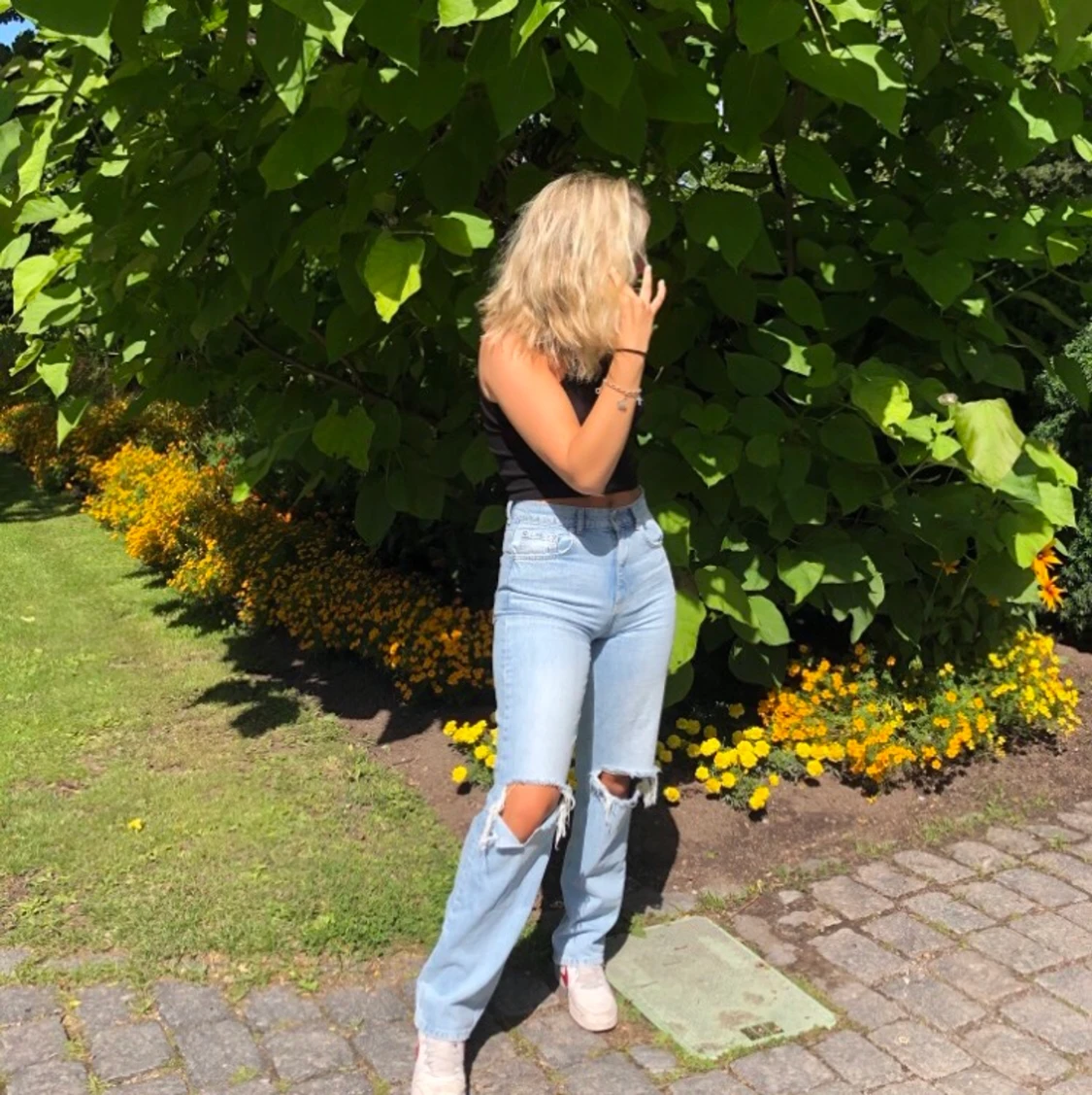 Jeans med hål i knäna - 90