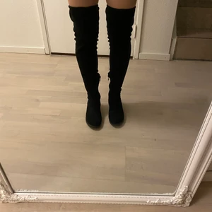 Overknees  - Storlek 36 men mer som 37