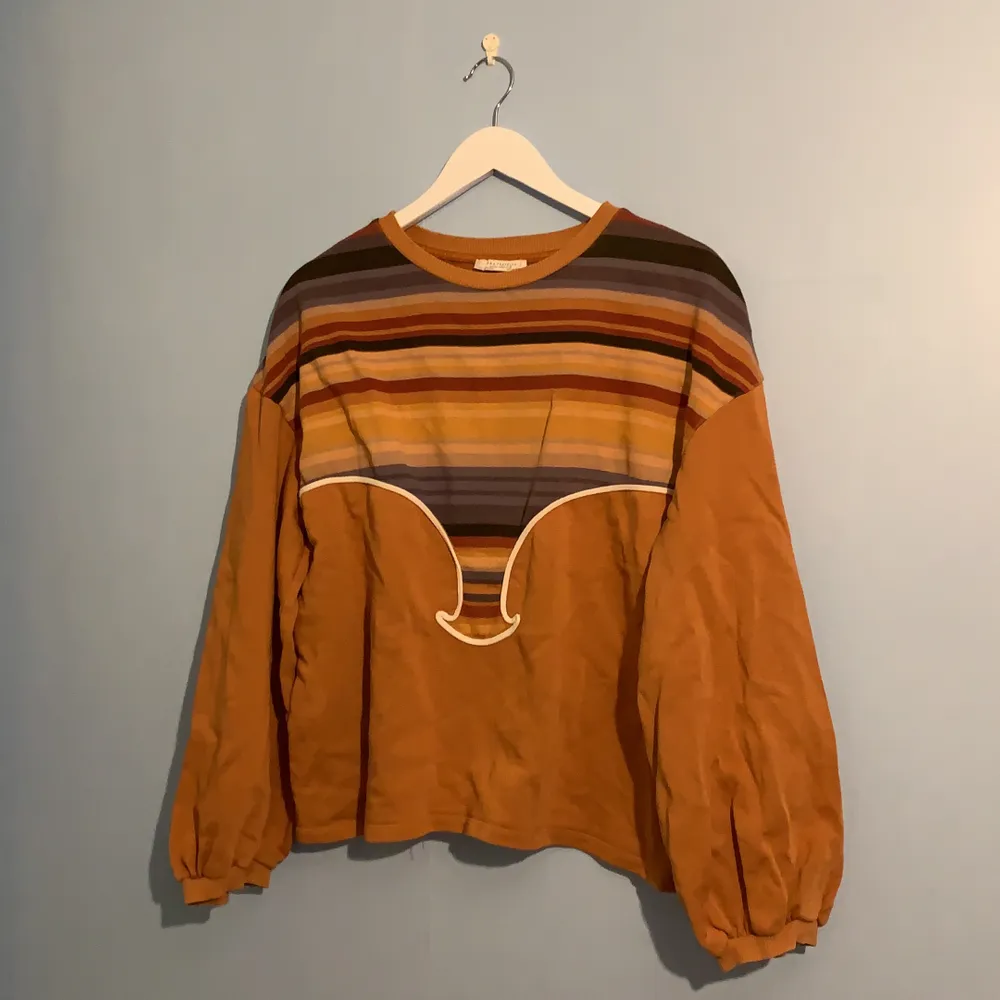 Orange/brun oversized tröja från Zara i retrostil! 🌿. Tröjor & Koftor.