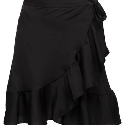 Säljer denna fina kjolen från Chelsea! Endast använd ett par gånger, ser ut som nyskick✨denna kjolen är i den långa modellen.🤎 nypris 600kr. Kjolar.