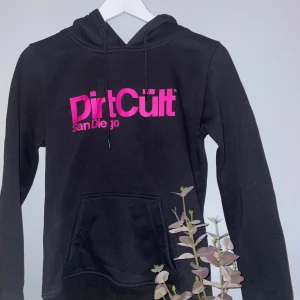 Dirtcült tröja - Använt typ 2 gånger, alltså ny skick. Storlek: M💗 